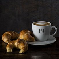 cafe-con-leche-con-medialunas.jpg